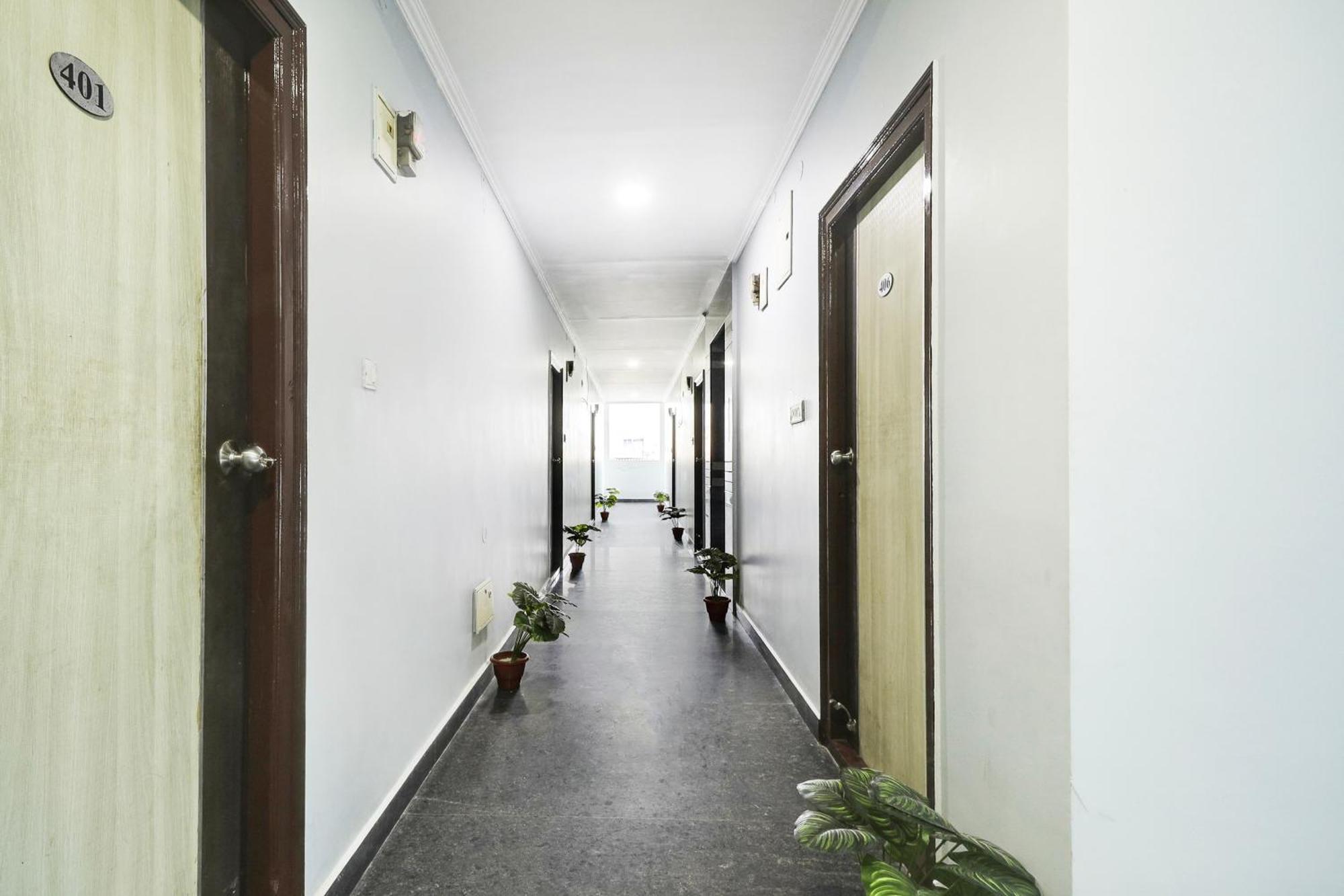 Super Townhouse De Alphabet Hotel Kukatpally Nexus Mall Hyderabad Exteriör bild