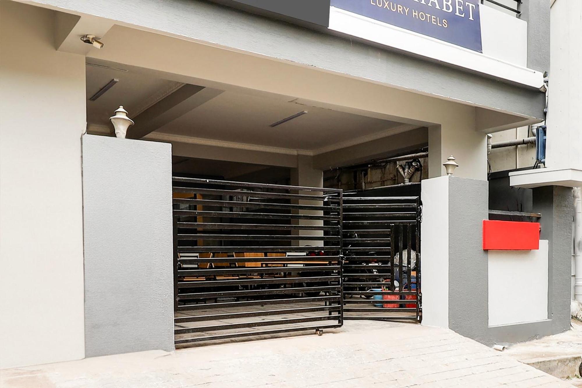 Super Townhouse De Alphabet Hotel Kukatpally Nexus Mall Hyderabad Exteriör bild