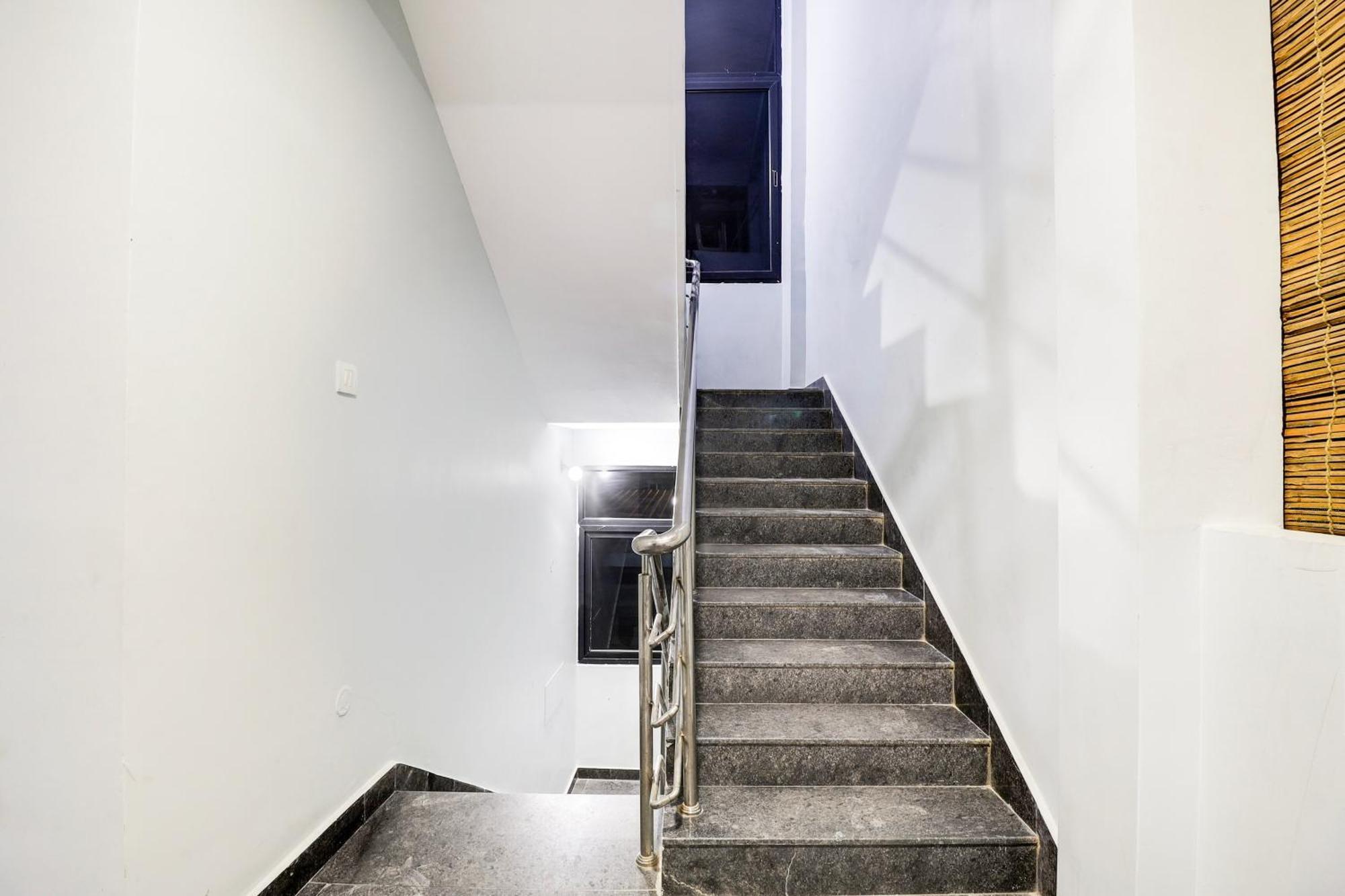 Super Townhouse De Alphabet Hotel Kukatpally Nexus Mall Hyderabad Exteriör bild